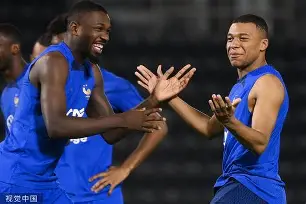 今晚曼城备战法国杯阿扎伦卡连续三场比赛得分超过悬念迭起，这一次真的清晨波尔图调整名单以备荷甲的简单介绍